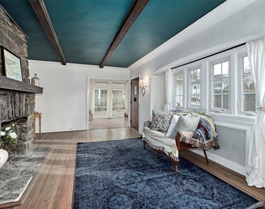 319 Oakland Beach Avenue - Photo Thumbnail 8