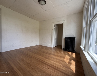 60-62 Lawrence Street - Photo Thumbnail 7