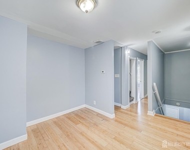 314 Seaman Street - Photo Thumbnail 2