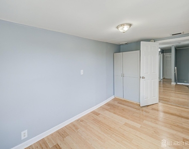 314 Seaman Street - Photo Thumbnail 16