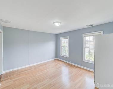 314 Seaman Street - Photo Thumbnail 12