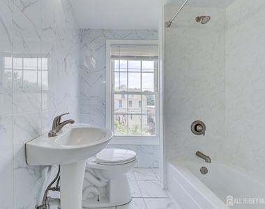 314 Seaman Street - Photo Thumbnail 10
