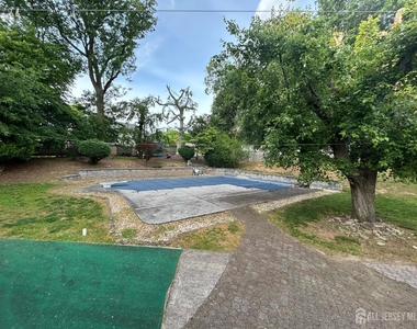 8 Julie Drive - Photo Thumbnail 25