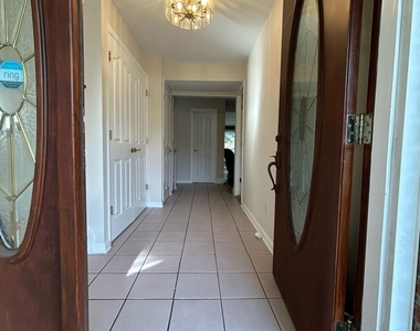 8 Julie Drive - Photo Thumbnail 2