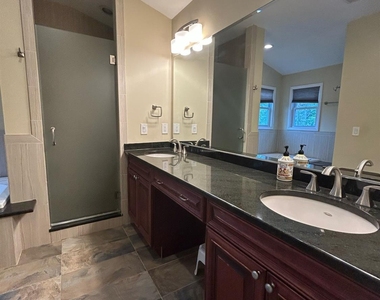 8 Julie Drive - Photo Thumbnail 19