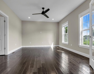 9 Jaimeson Way - Photo Thumbnail 4