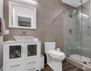 9 Jaimeson Way - Photo Thumbnail 32