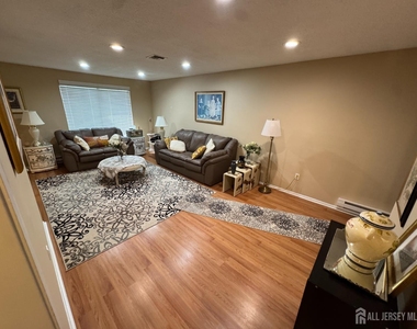 186 Newport Road - Photo Thumbnail 6