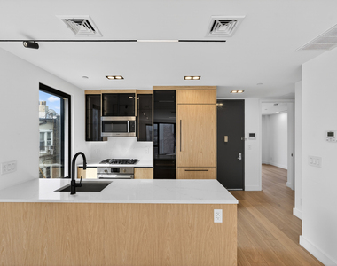 61 N Henry Street - Photo Thumbnail 3