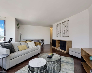 200 E 94th Street - Photo Thumbnail 3