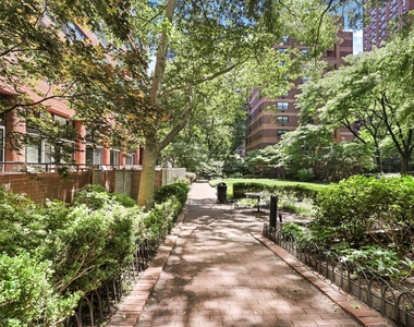 200 E 94th Street - Photo Thumbnail 11