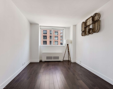 200 E 94th Street - Photo Thumbnail 7
