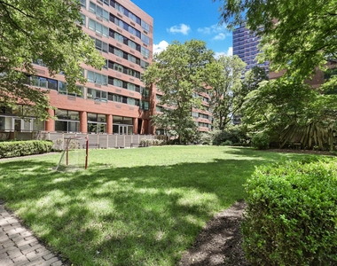 200 E 94th Street - Photo Thumbnail 12