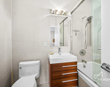 118 Greenpoint Avenue - Photo Thumbnail 6