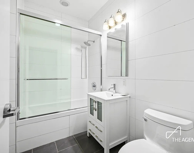 118 Greenpoint Avenue - Photo Thumbnail 4