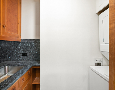721 Fifth Avenue - Photo Thumbnail 15