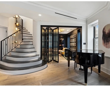 260 W Broadway - Photo Thumbnail 1