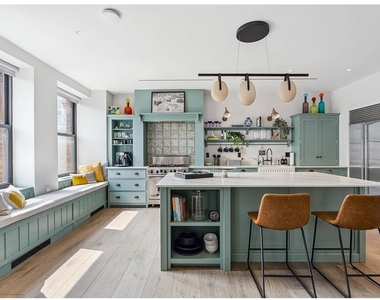 260 W Broadway - Photo Thumbnail 7