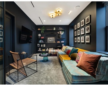 260 W Broadway - Photo Thumbnail 14