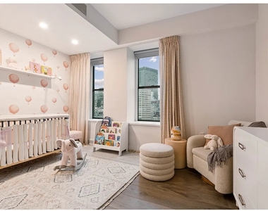 260 W Broadway - Photo Thumbnail 12
