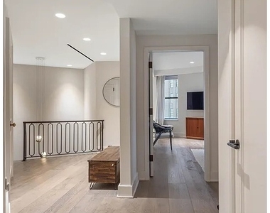 260 W Broadway - Photo Thumbnail 15