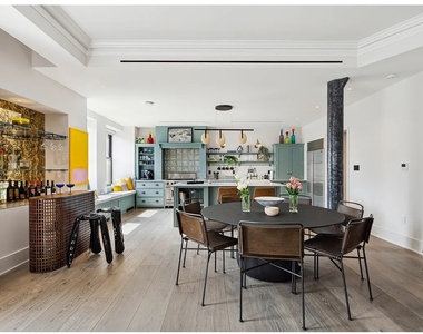 260 W Broadway - Photo Thumbnail 4