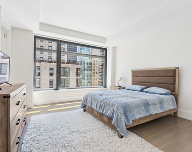 301 E 50th Street - Photo Thumbnail 4