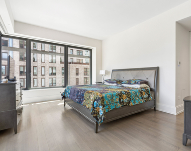 301 E 50th Street - Photo Thumbnail 6