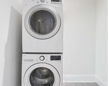301 E 50th Street - Photo Thumbnail 10