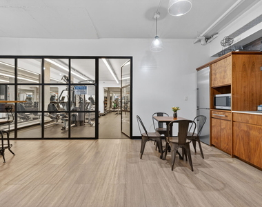 308 E 38th Street - Photo Thumbnail 8