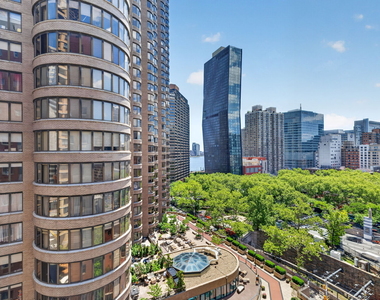 308 E 38th Street - Photo Thumbnail 11