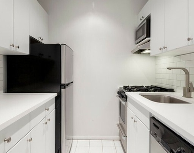 43 W 16th Street - Photo Thumbnail 2