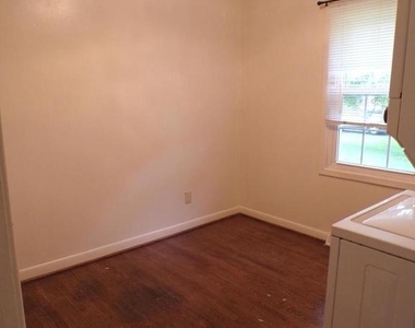 111 Walnut Drive - Photo Thumbnail 15