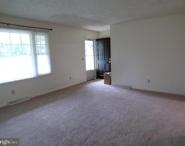 111 Walnut Drive - Photo Thumbnail 12