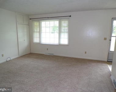 111 Walnut Drive - Photo Thumbnail 13
