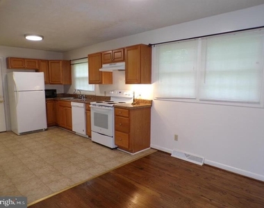 111 Walnut Drive - Photo Thumbnail 6