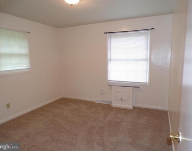 111 Walnut Drive - Photo Thumbnail 14