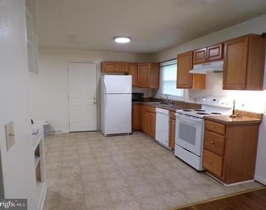 111 Walnut Drive - Photo Thumbnail 5