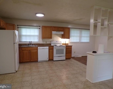 111 Walnut Drive - Photo Thumbnail 4