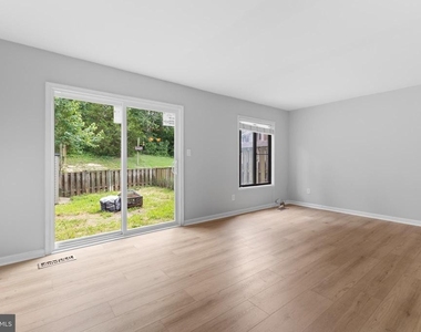 2813 Cambridge Drive - Photo Thumbnail 8