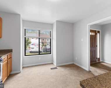 2813 Cambridge Drive - Photo Thumbnail 3