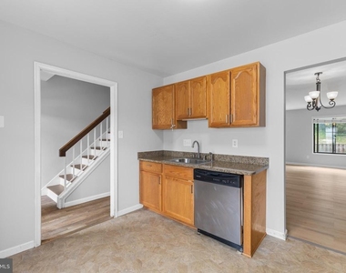 2813 Cambridge Drive - Photo Thumbnail 5