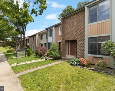 2813 Cambridge Drive - Photo Thumbnail 2
