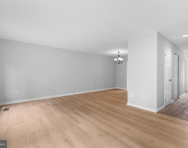 2813 Cambridge Drive - Photo Thumbnail 10