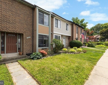 2813 Cambridge Drive - Photo Thumbnail 1