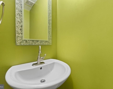 2813 Cambridge Drive - Photo Thumbnail 7