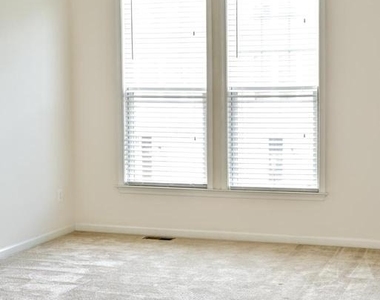43313 Foyt Terrace - Photo Thumbnail 16