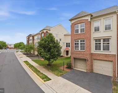 42476 Regal Wood Drive - Photo Thumbnail 2