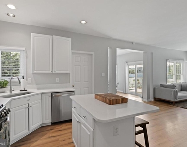 42903 Redfield - Photo Thumbnail 15