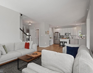 42903 Redfield - Photo Thumbnail 24